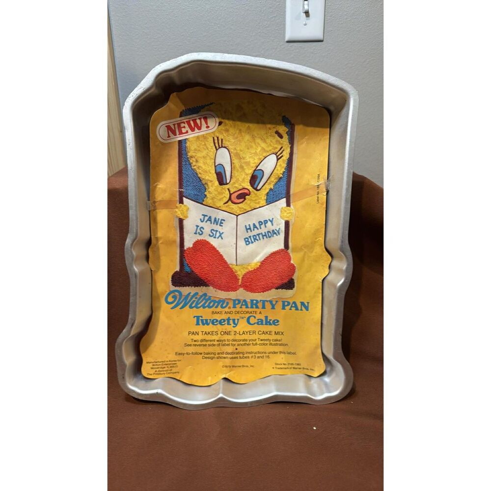 Wilton Metal Cake pan 1998 Looney Tune Cartoon Tweety